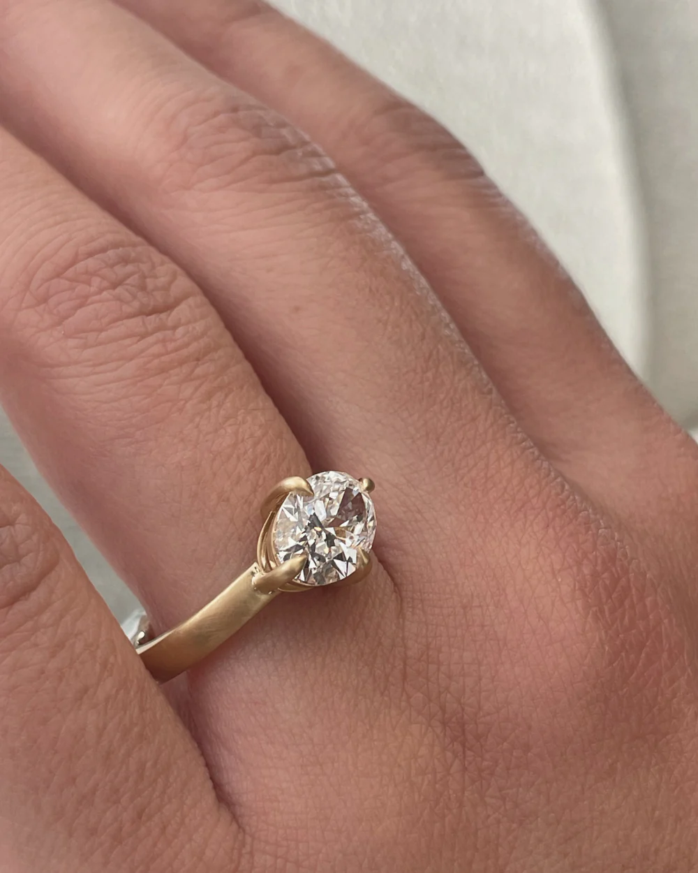 Noelle 2ct East West Oval Diamond Engagement Ring - Image 3
